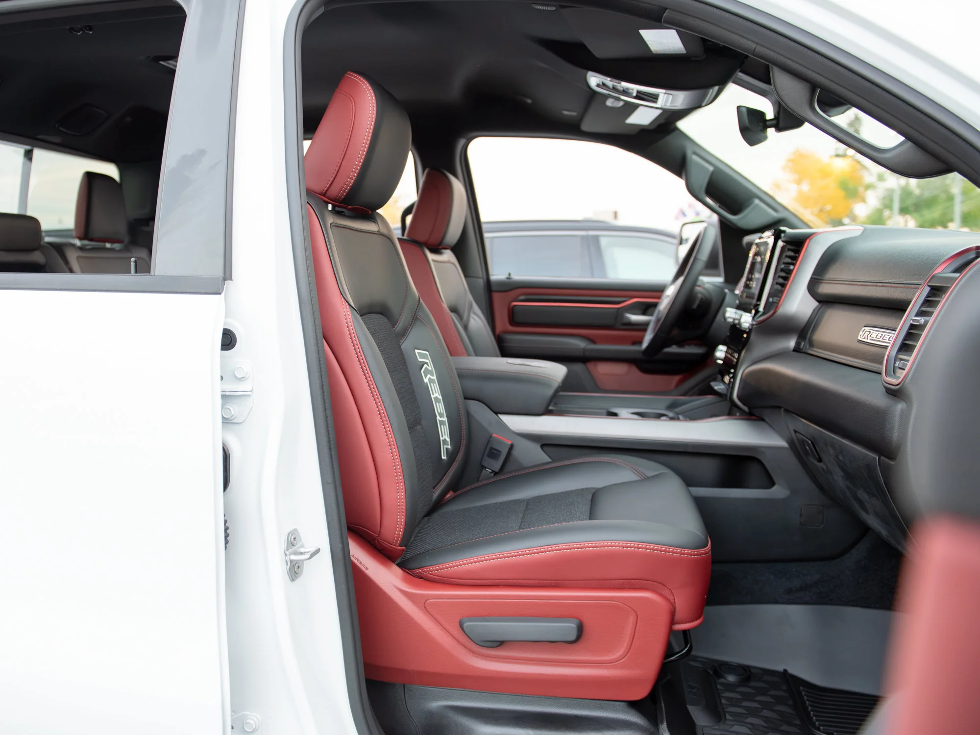 New 2026 White RAM Rebel* Crew Cab 4x4, Heated Seats/Wheel, 33 Inch A/T Tires, Rear Locking Diff image 24