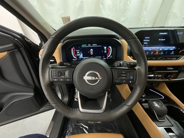 Used 2023 Gray Nissan Platinum image 11