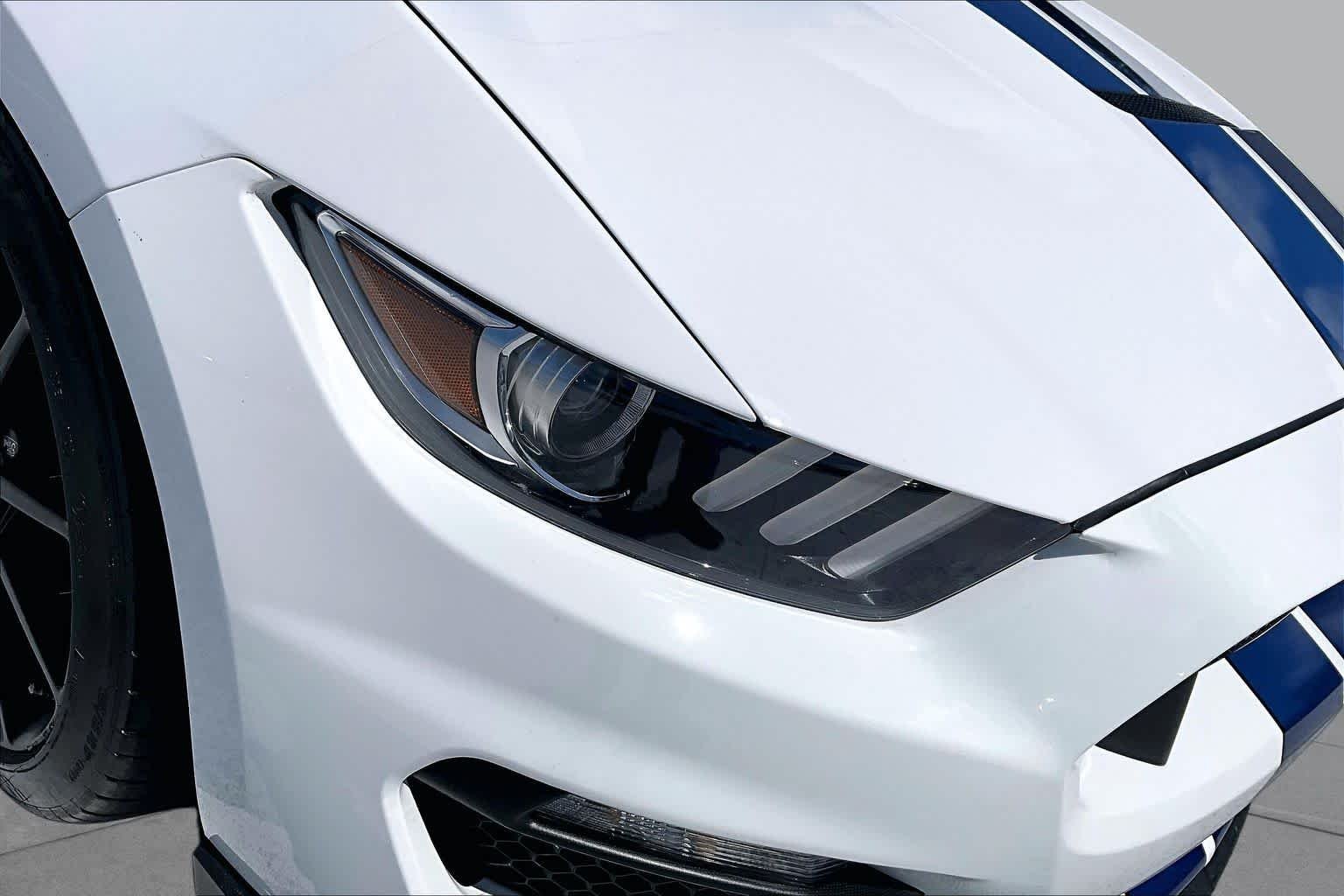 Used 2017 Oxford White Ford Shelby GT350 image 27