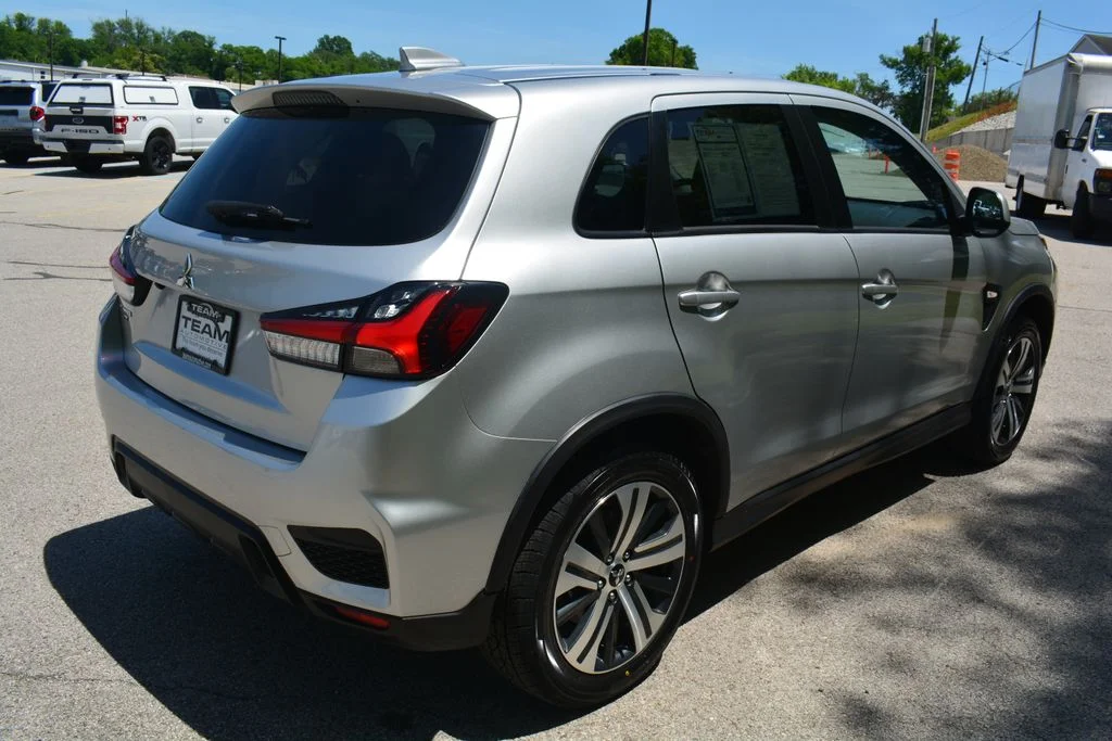 Used 2024 Silver Mitsubishi 2.0 ES image 5