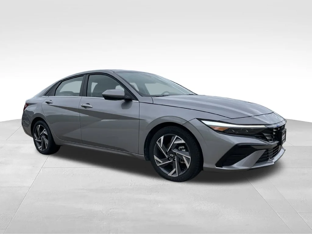 Used 2025 Hyundai Elantra SEL with VIN KMHLS4DG3SU873092 for sale in Beaver Dam, WI