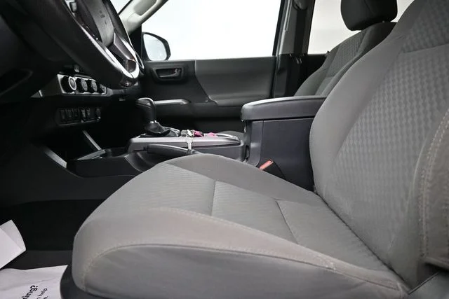 Used 2022 White Toyota SR5 image 18