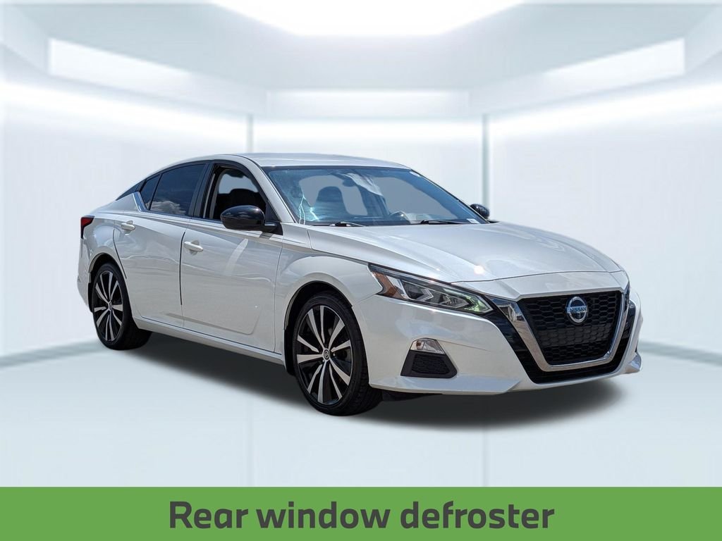 Used 2019 White Nissan 2.5 SR image 9