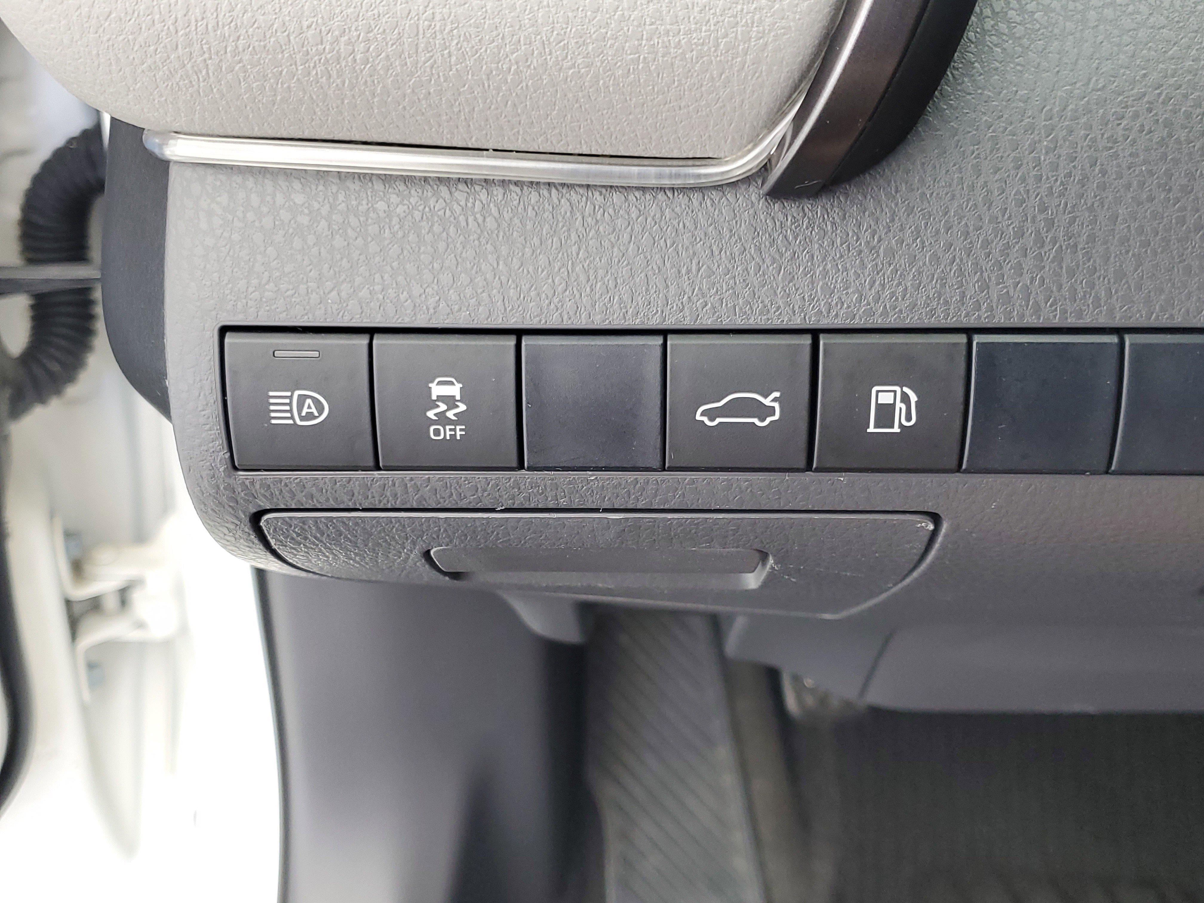 Used 2018 Super White Toyota LE image 30