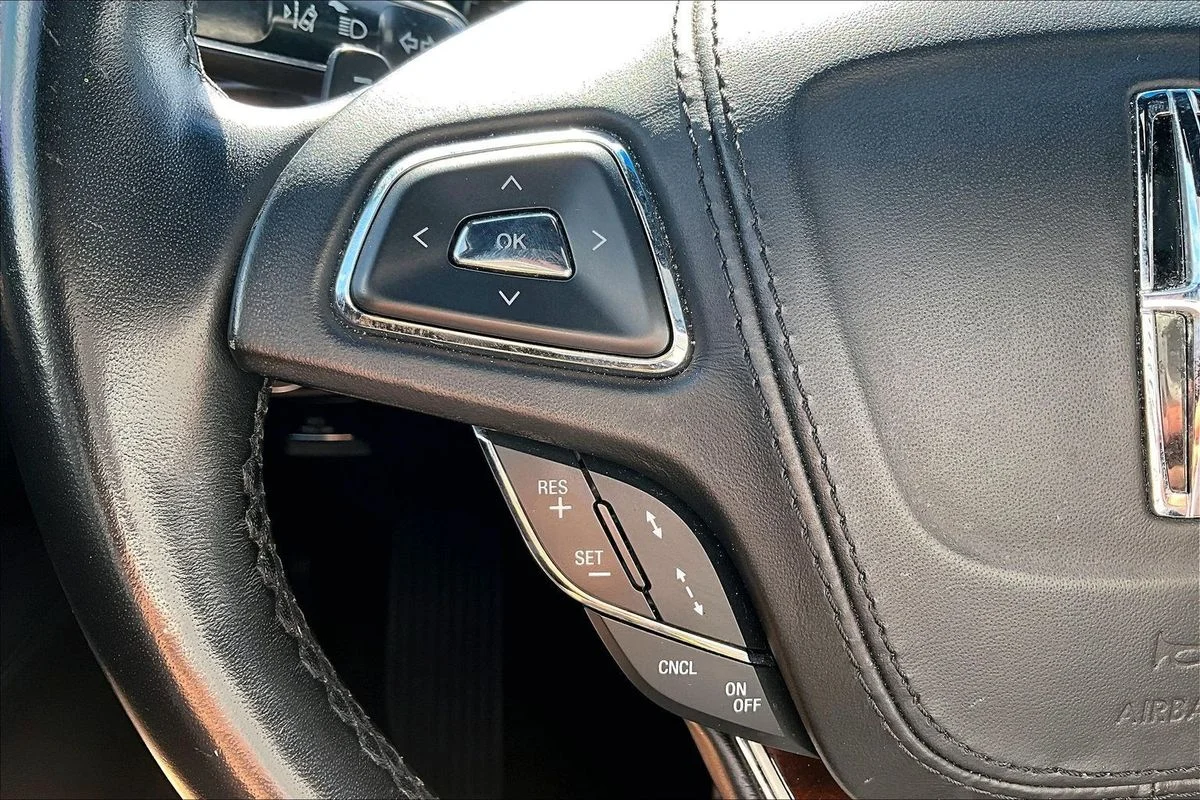 Used 2019 Silver Lincoln Reserve II image 11