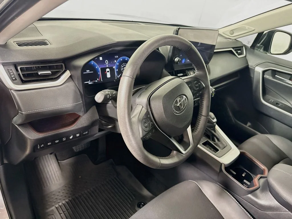 Used 2025 Silver Sky Metallic Toyota Limited image 9