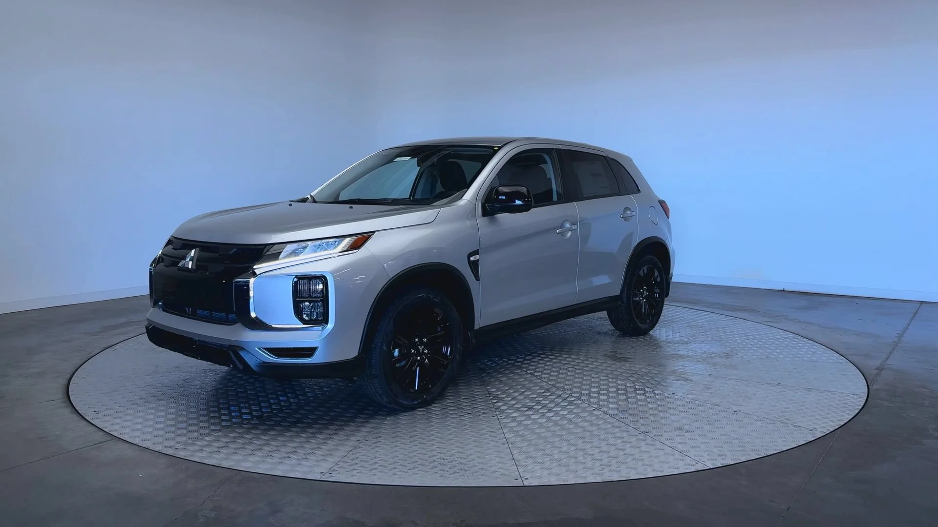 New 2026 Alloy Silver Metallic Mitsubishi LE image 4