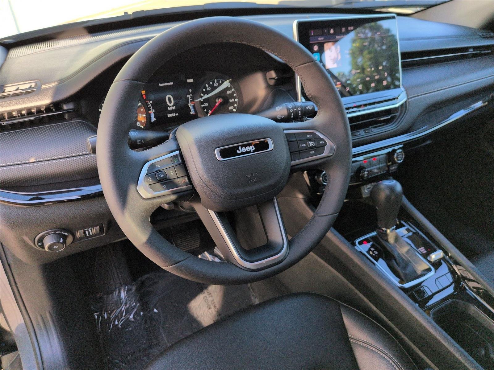 Used 2024 Baltic Gray Metallic Clearcoat Jeep Latitude image 19