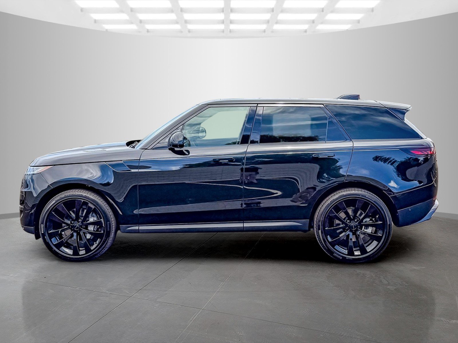 New 2026 Santorini Black Land Rover SE image 2