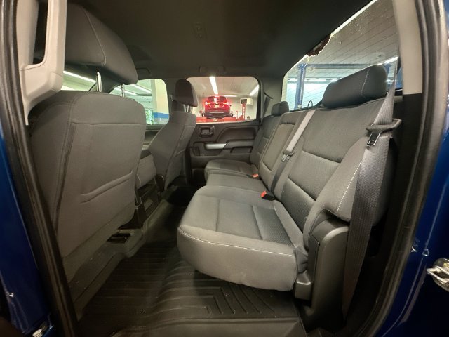 Used 2019 DEEP OCEAN BLUE METALLIC Chevrolet LT image 28