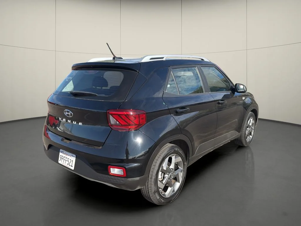 Used 2025 Black Hyundai SEL image 7