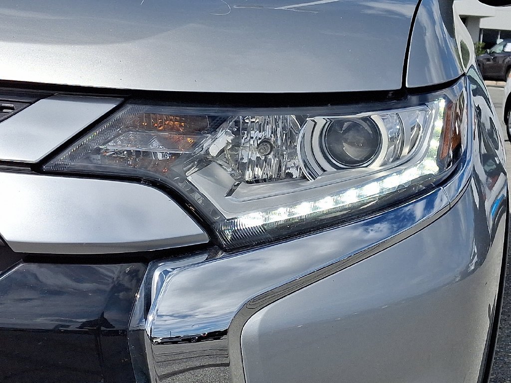 Used 2020 Silver Mitsubishi ES image 10