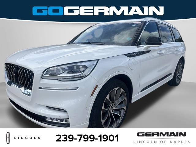 Used 2021 White Lincoln Grand Touring image 1