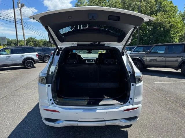 Used 2023 White Buick Avenir image 8
