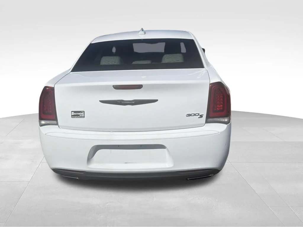 Used 2019 White Chrysler S image 7