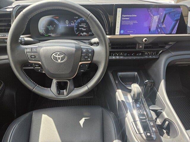 Used 2026 Oxygen White Toyota XLE image 22
