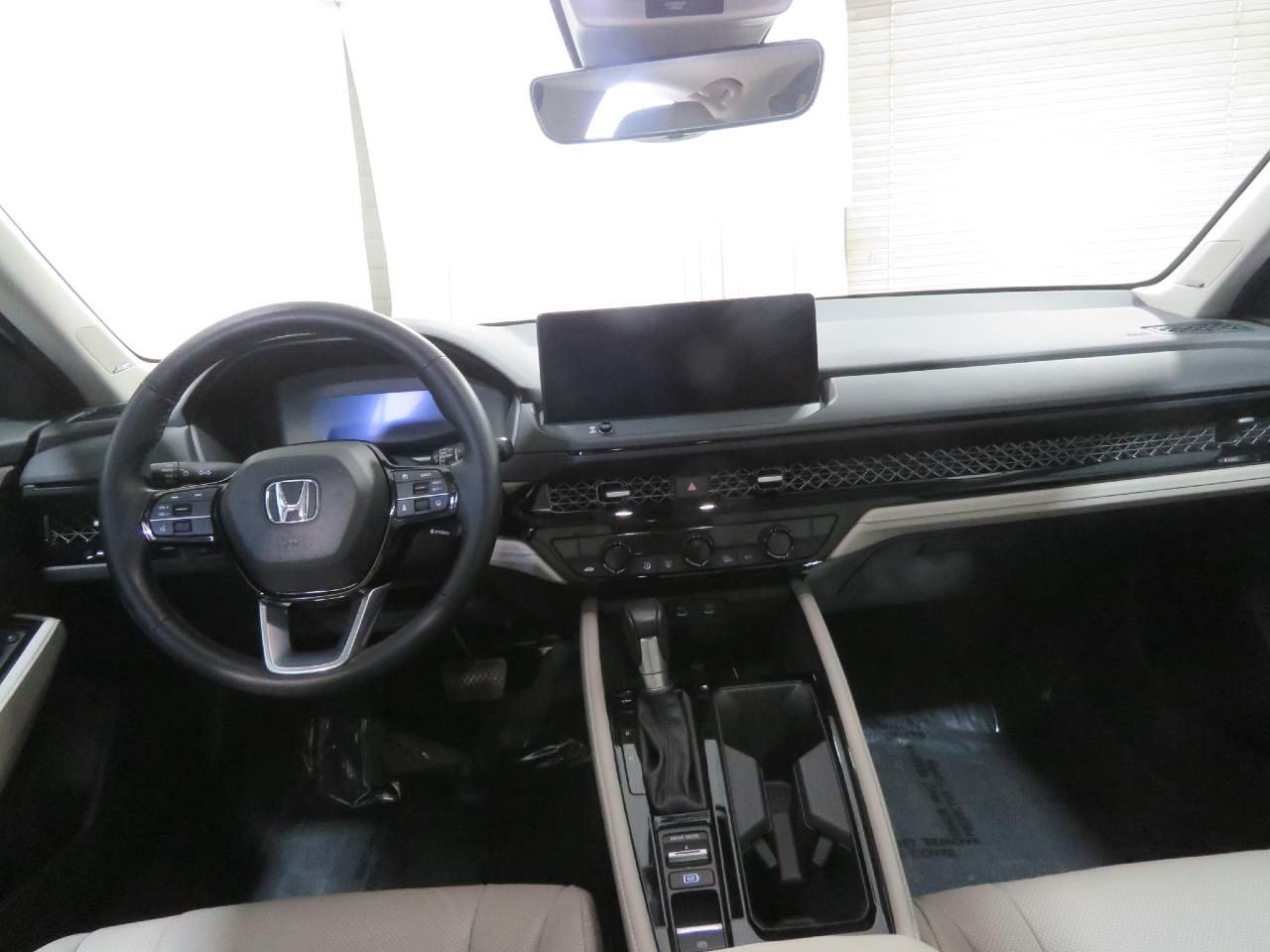 Used 2023 Platinum White Pearl Honda Touring image 11