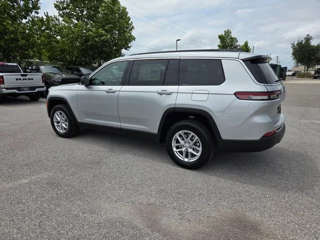New 2026 Silver Zynith Jeep Laredo X image 9