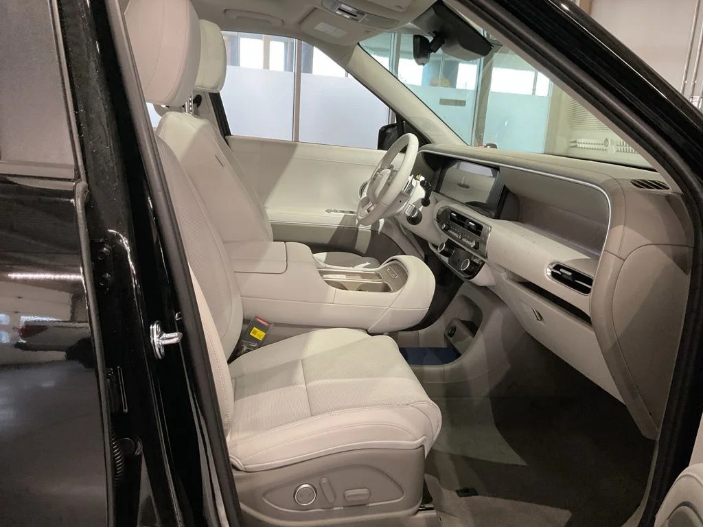 New 2026 Black Hyundai SEL Premium image 31