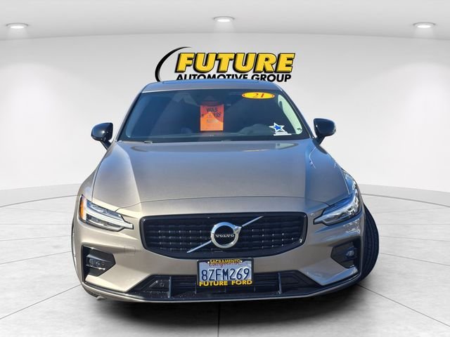 Used 2021 Gray Volvo T5 Momentum image 2