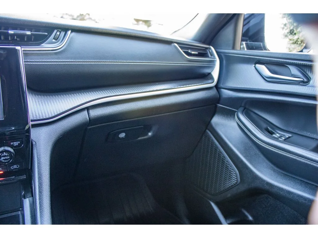 Used 2023 Baltic Gray Metallic Clearcoat Jeep Altitude image 55