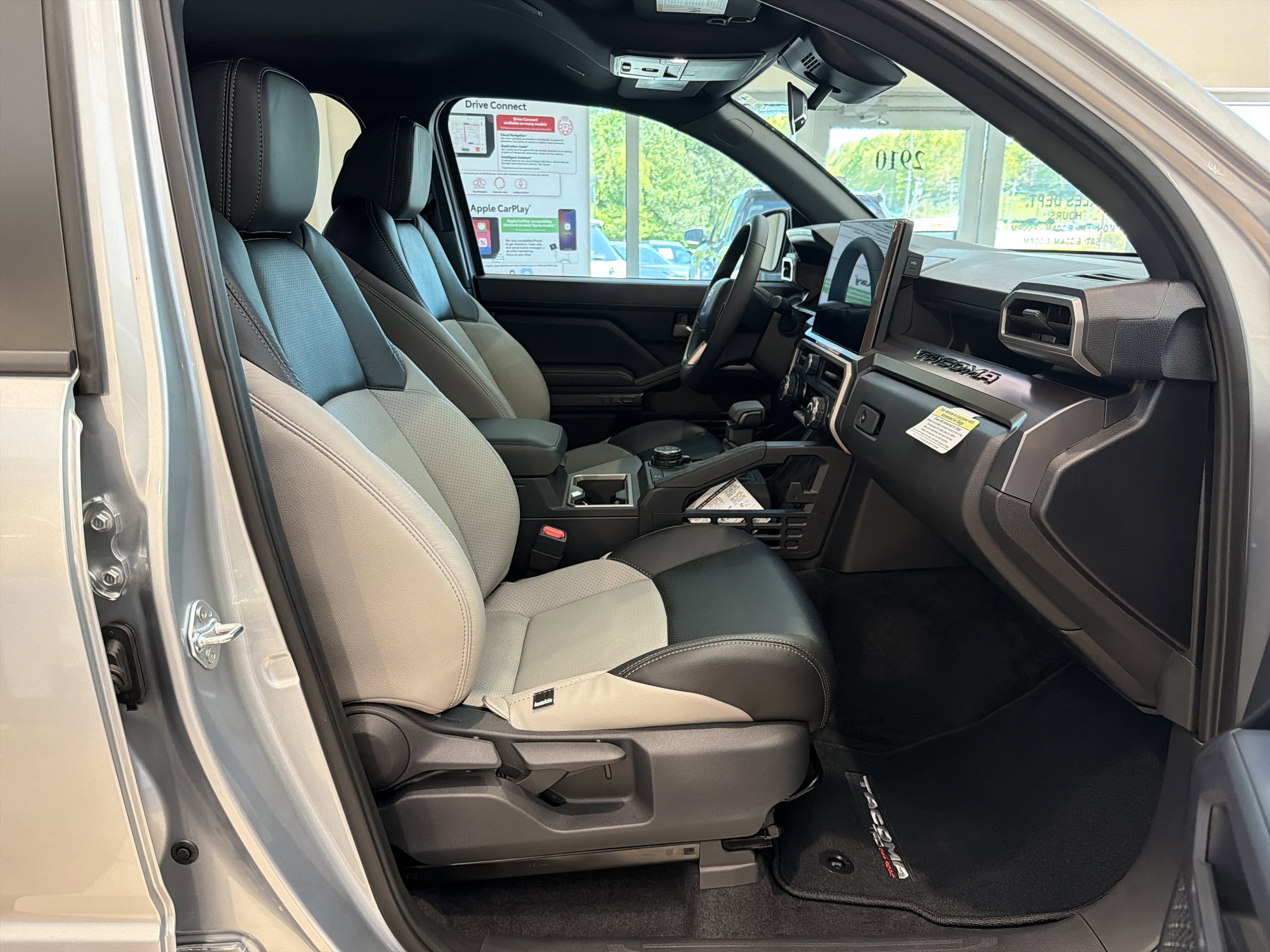 2025 Toyota Tacoma TRD Off Road - Photo 12