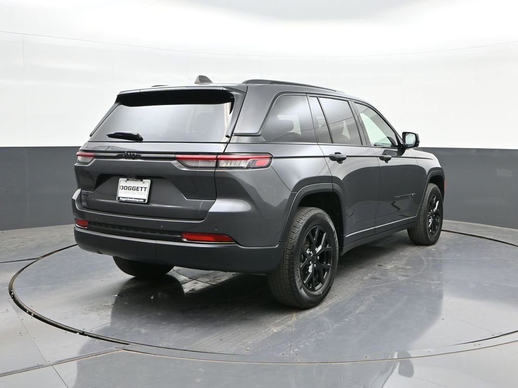 Used 2024 Gray Jeep Altitude image 11