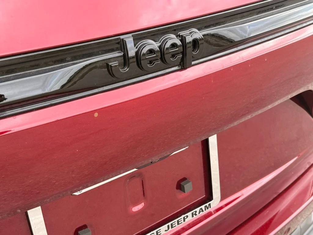 New 2026 Velvet Red Pearl-Coat Exterior Paint Jeep Limited image 32