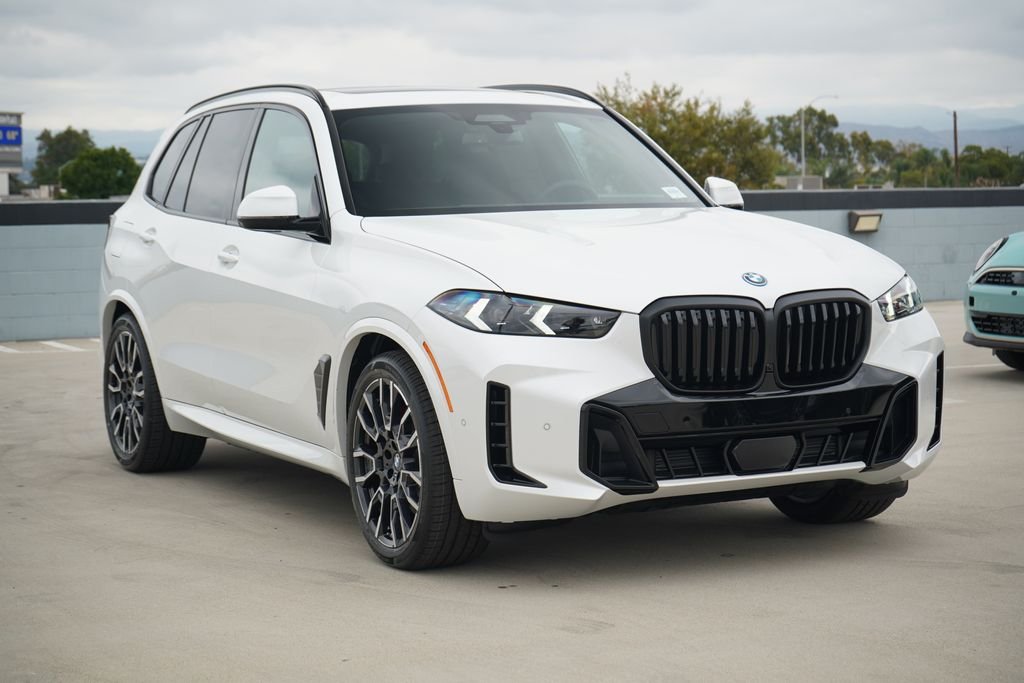 New 2026 Mineral White Metallic BMW xDrive50e image 3