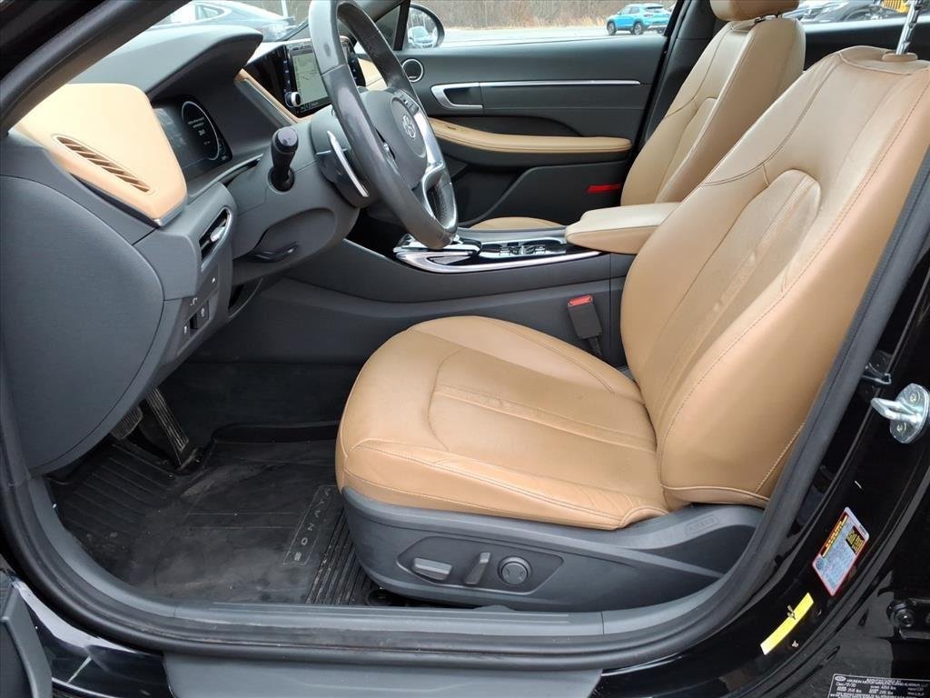 Used 2021 Phantom Black Hyundai Limited image 15