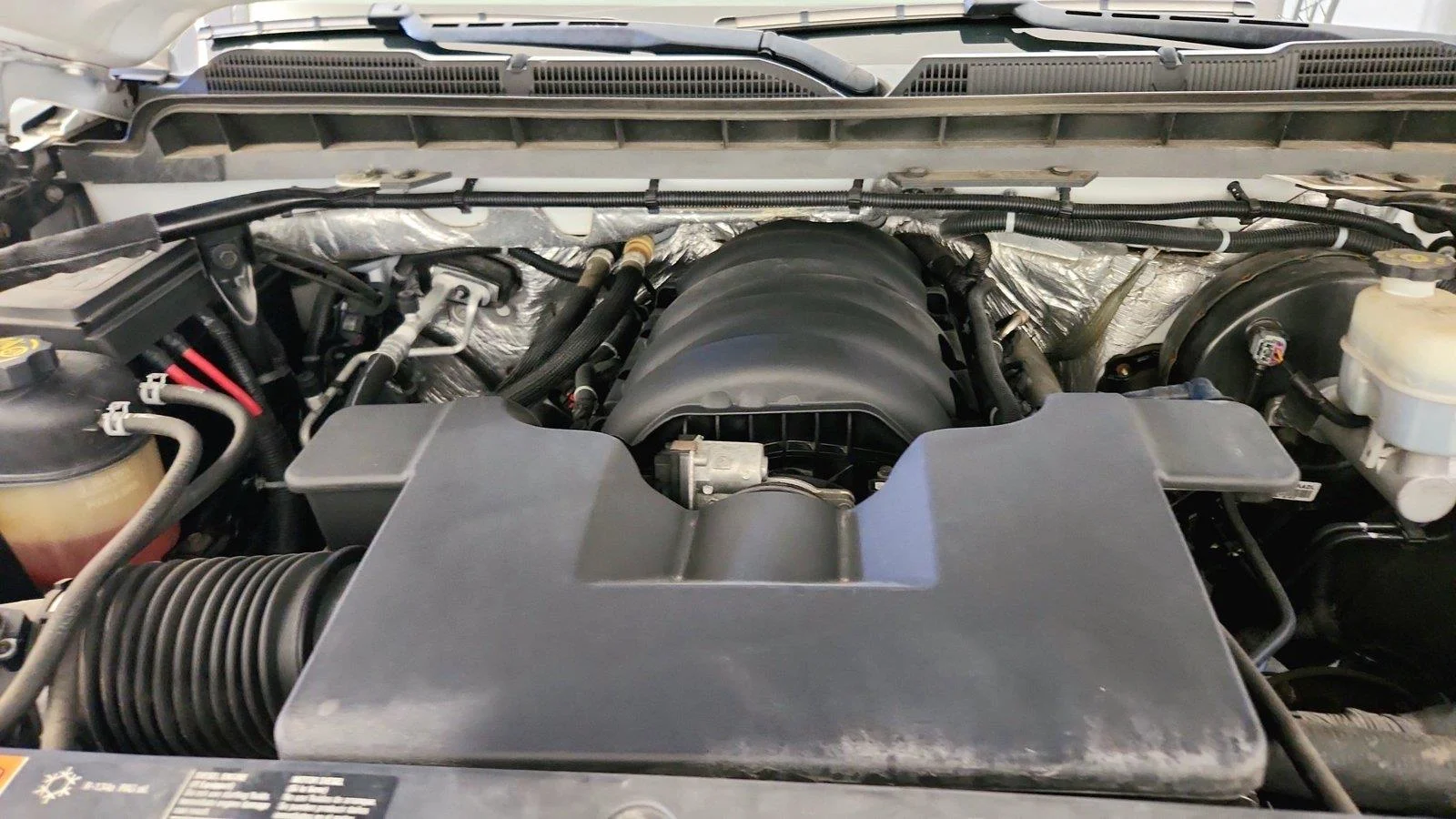 Used 2016 IRIDESCENT PEARL TRICOAT Chevrolet High Country image 37