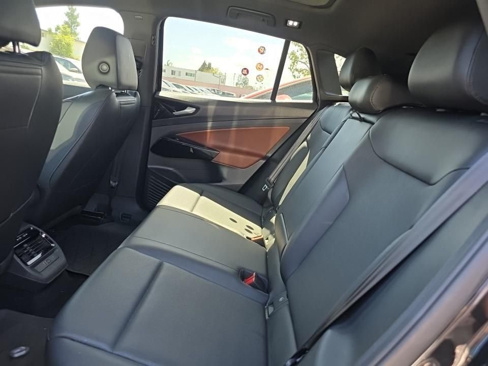 Used 2021 Black Volkswagen Pro S image 9