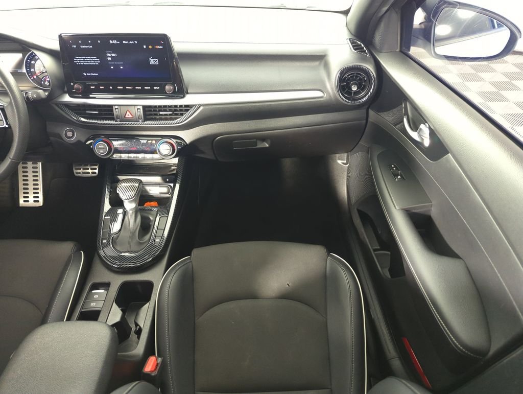 Used 2023 White Kia GT-Line image 16