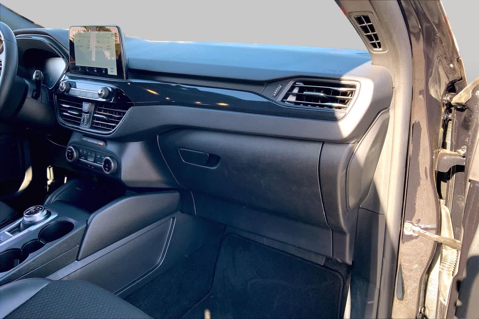 Used 2025 Agate Black Metallic Ford ST-Line image 19