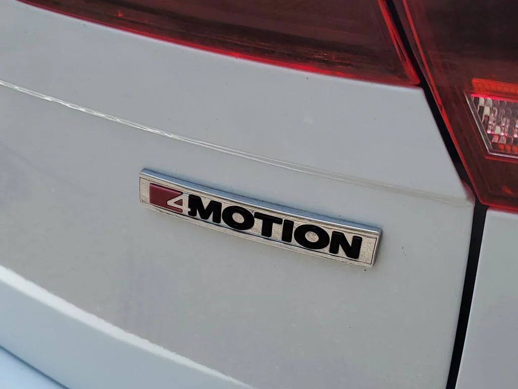Used 2021 White Volkswagen 2.0T SE R-Line Black image 8