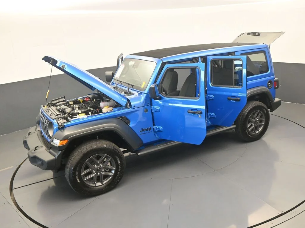 Used 2025 Hydro Blue Pearl Coat Jeep Sport S image 58