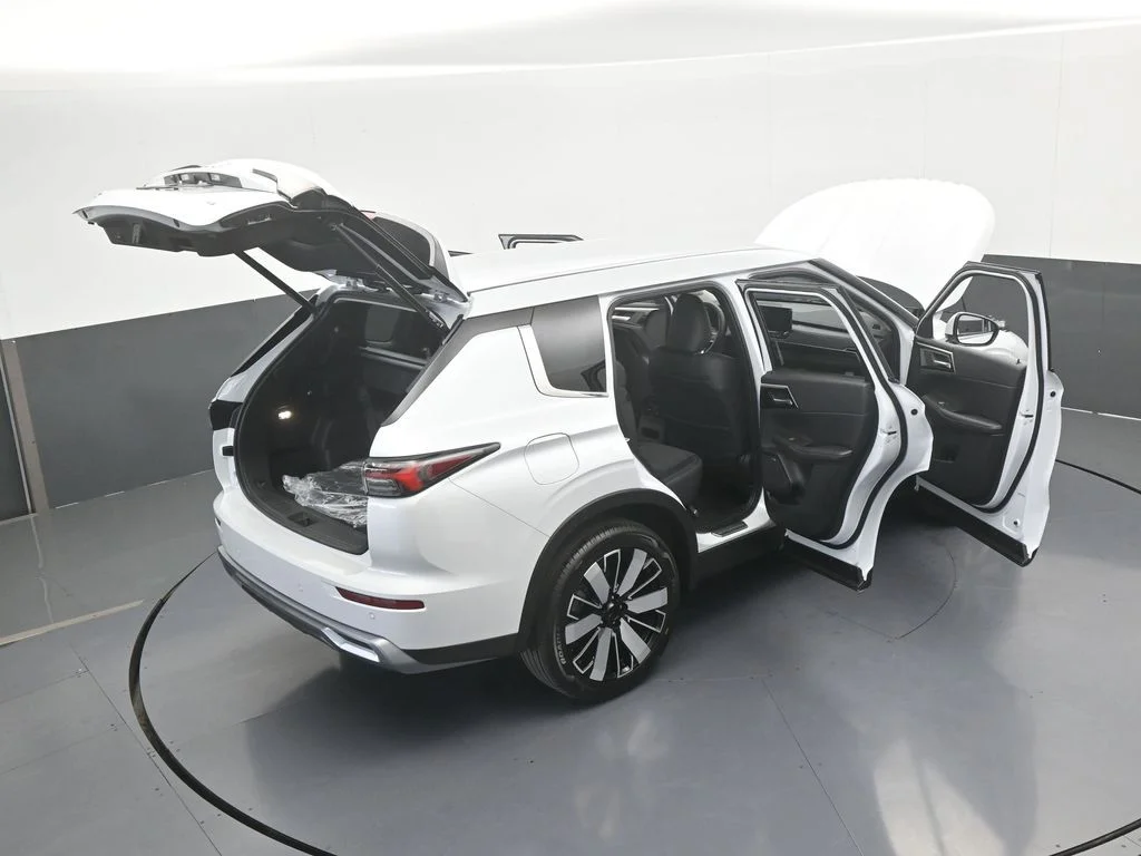 New 2026 Diamond White Mitsubishi SE image 77