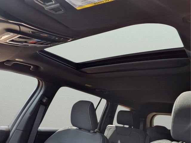 New 2026 Baltic Gray Metallic Clear-Coat Exterior Paint Jeep Laredo X image 21