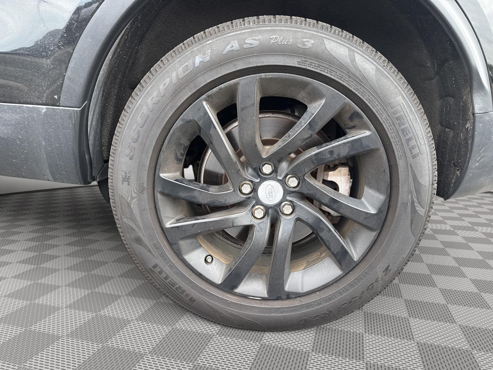 Used 2018 Santorini Black Metallic Land Rover HSE image 16