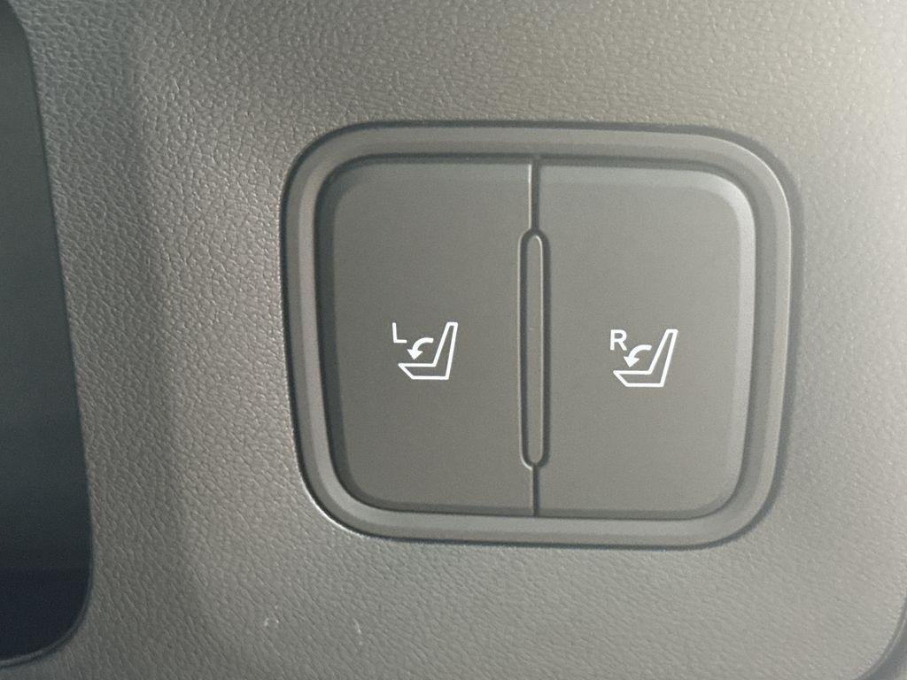 New 2026 White Hyundai SEL image 19