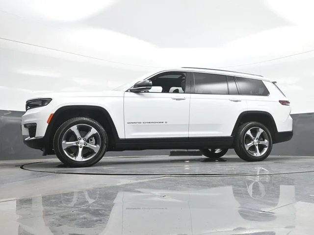 Used 2025 White Jeep Limited image 21
