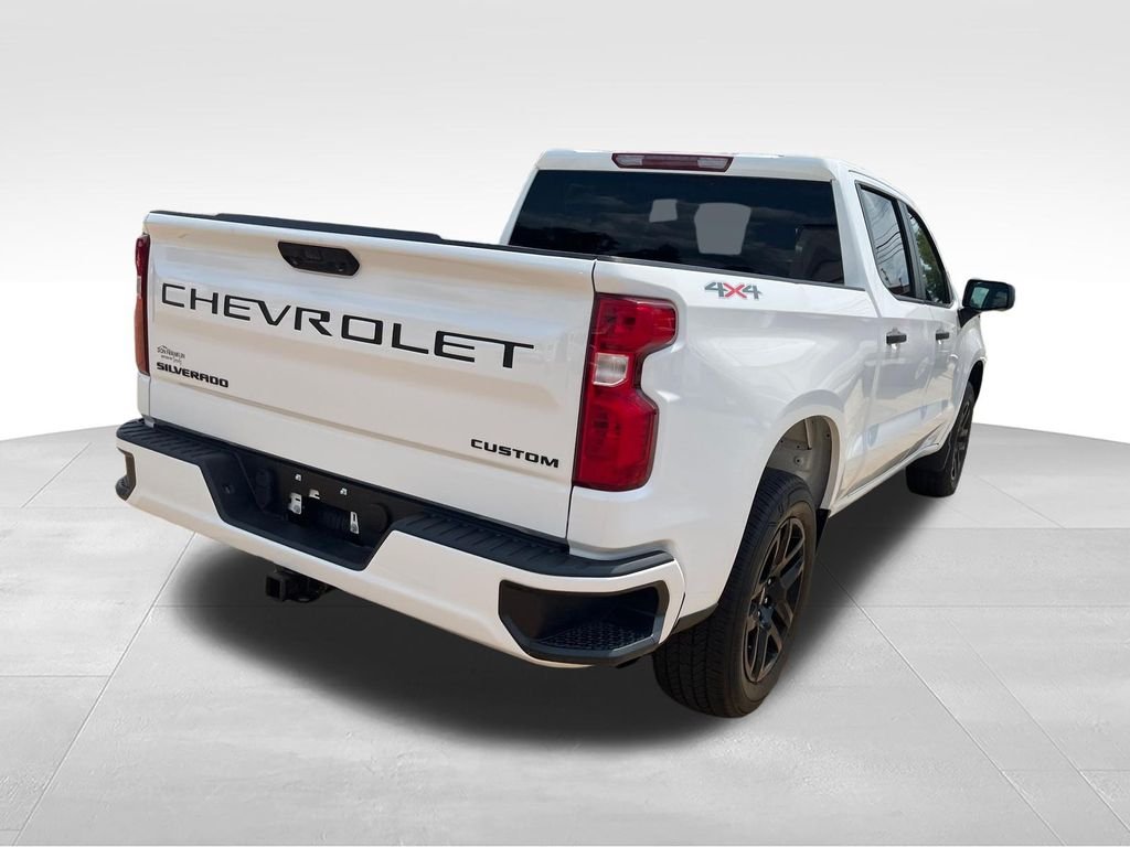 Used 2023 White Chevrolet Custom image 5