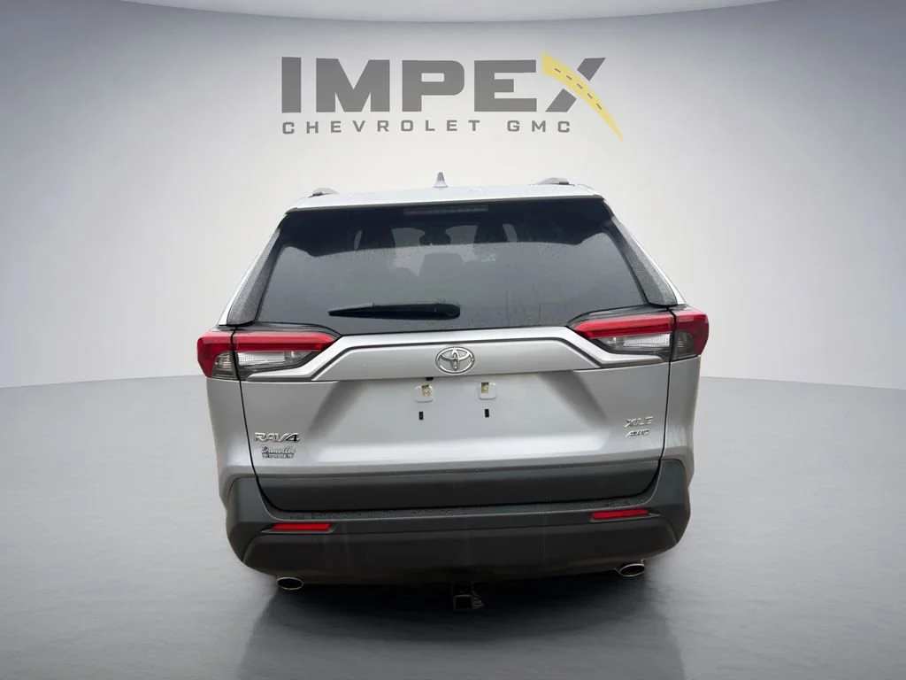 Used 2020  Toyota XLE image 4