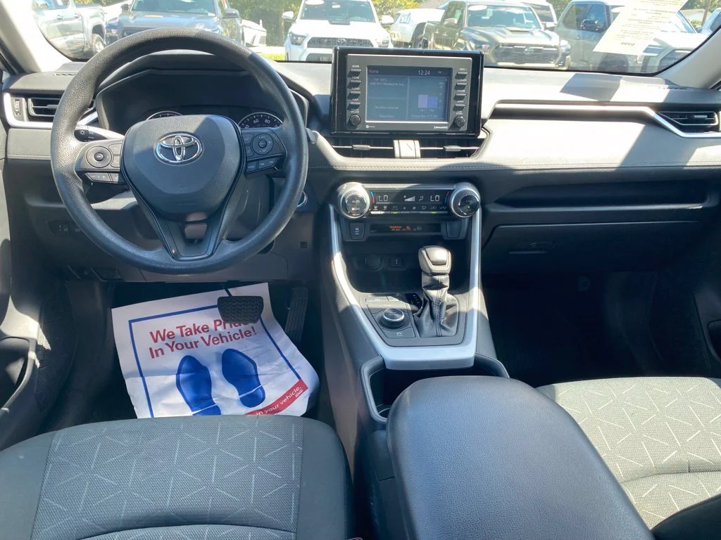 Used 2022 Silver Toyota XLE image 8