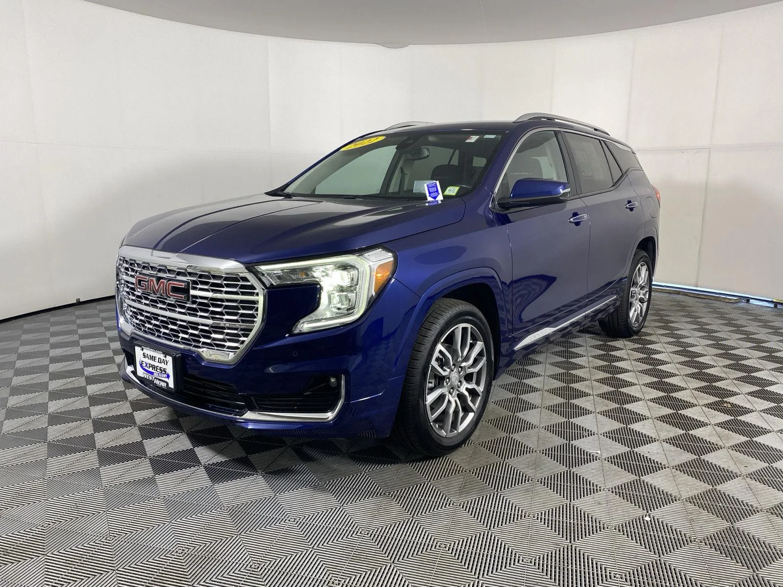 Used 2022 Marine Metallic GMC Denali image 3