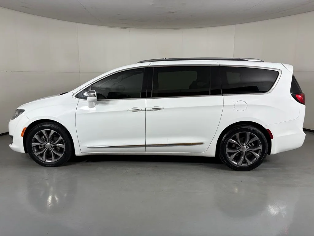 Used 2017 White Chrysler Limited image 5