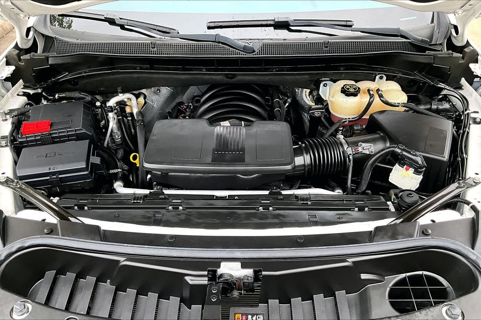 Used 2023 Iridescent Pearl Tricoat Chevrolet High Country image 31