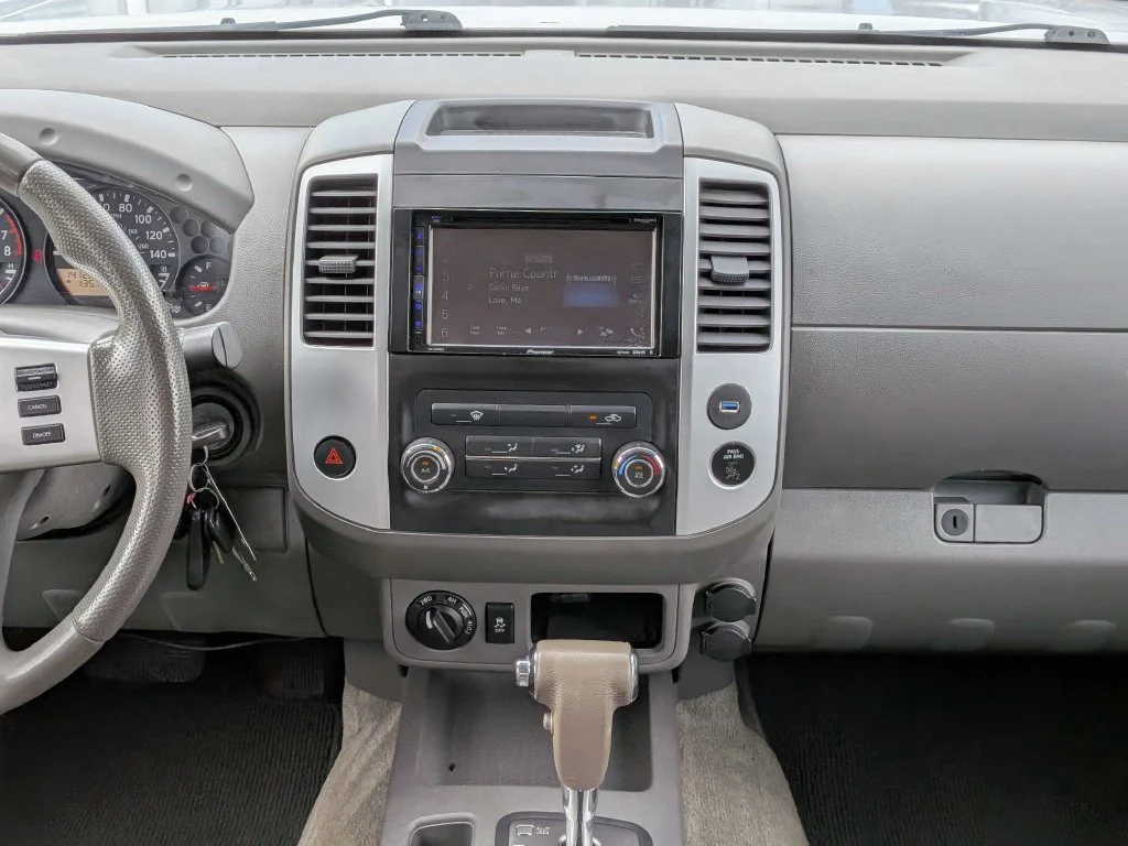 Used 2016 Silver Nissan SV image 16