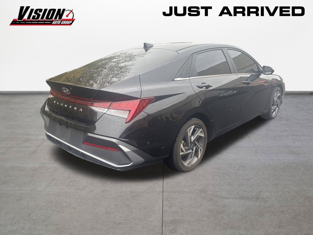 Used 2024 Black Hyundai SEL image 6