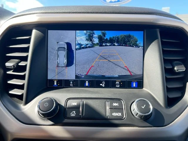 Used 2023 Silver GMC Denali image 27